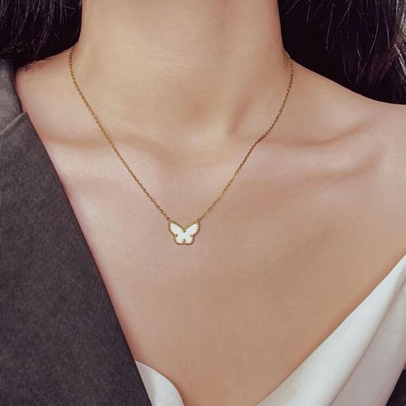 💎NEW 18kgp and shell butterfly pendant necklace - Picture 2 of 3